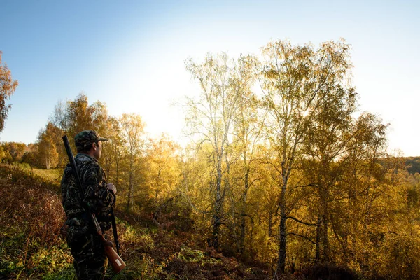 Hunter al amanecer . — Foto de Stock