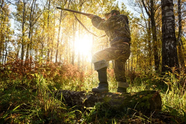 Hunter za svítání. — Stock fotografie