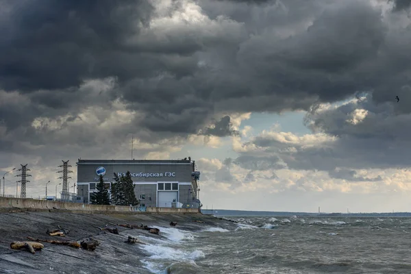 Das Wasserkraftwerk Nowosibirsk Fluss Himmel Wolken Auf See Sturm — Stockfoto