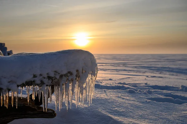 Icicles Shore Frozen Lake Sunset — Stock Photo, Image