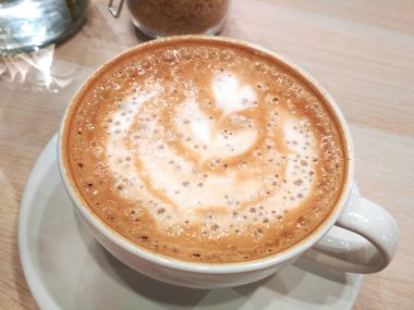 Kahve, sütlü kahve, sütlü kahve, kafeterya fotoğrafı.