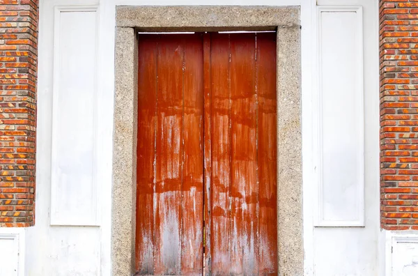 Antique Front Wood Door Red Daytime Thailand Appropriate Background Idea — Stock Photo, Image