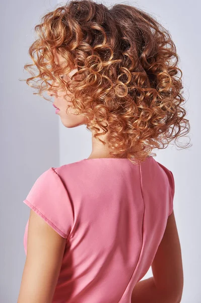 Zdrowe włosy falowane Blond — Zdjęcie stockowe