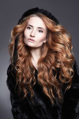 kadın kürk başlık