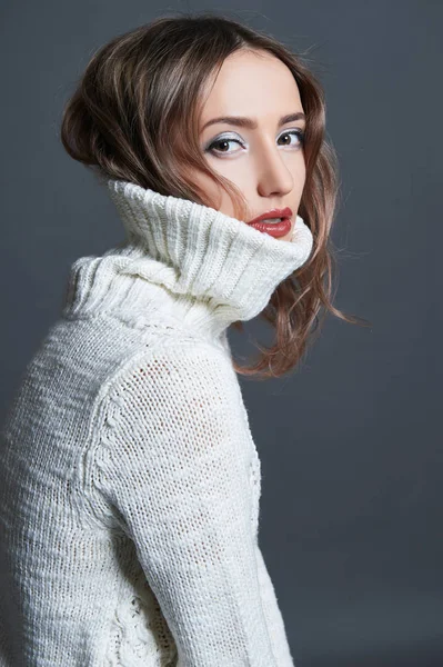 Chica en suéter —  Fotos de Stock