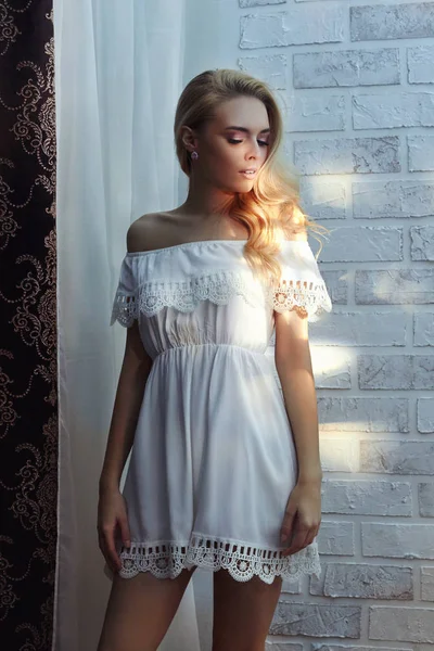 Lifestyle.beautiful blonde junge Frau — Stockfoto