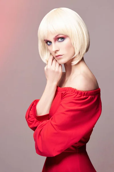 Beautiful blond woman with bob hairstyle — Stock Photo, Image