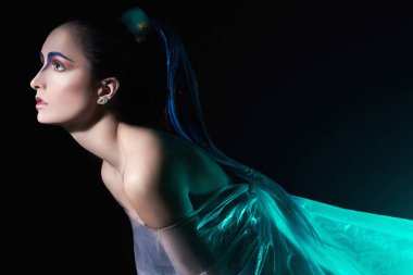 kadın, makyaj, mavi saç ve plastik