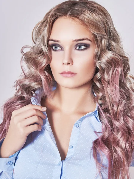 Ragazza con i capelli colorati sani — Foto Stock