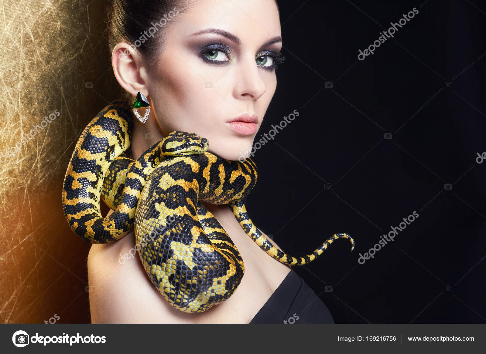 hot girls w snakes
