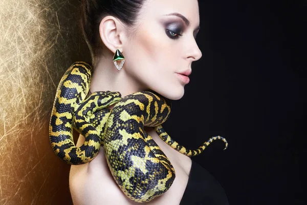 Beautiful young woman with Snake — Stock Photo, Image