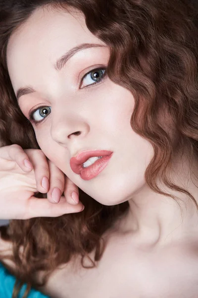 Beautiful young woman portrait — Stock Photo, Image