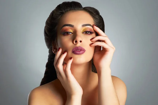 Schöne junge Frauen.Schönheit Make-up — Stockfoto