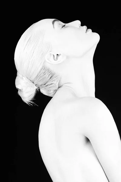 Uma mulher linda. preto e branco — Fotografia de Stock