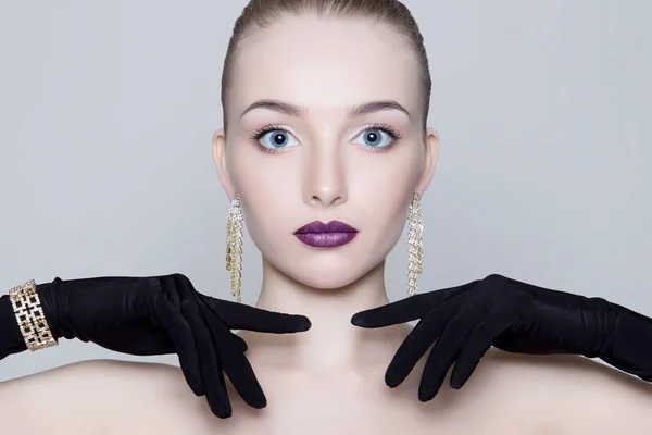 Woman in Gloves and jewelry accessories — Stock Photo, Image