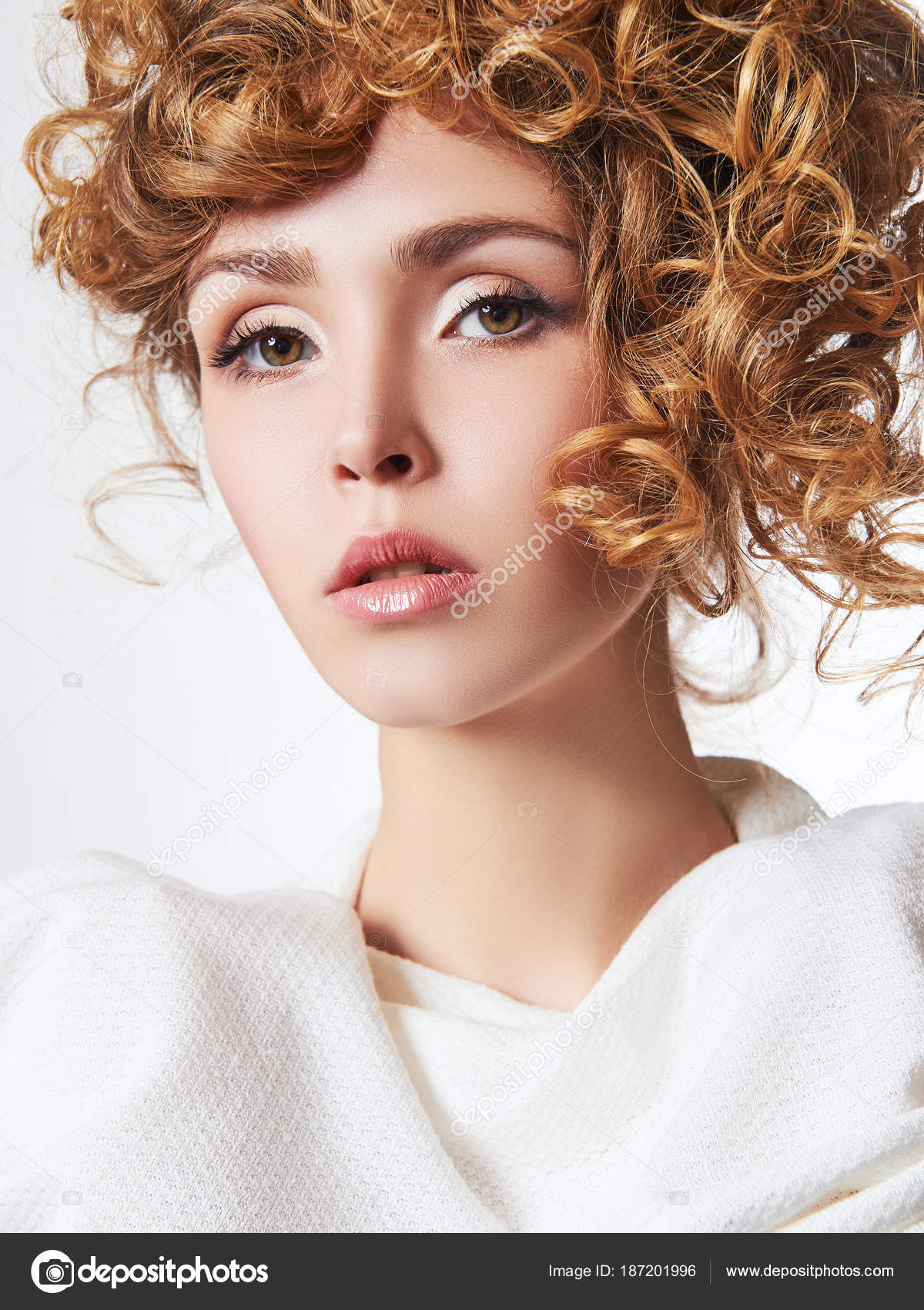 Short Blonde Curly Hairstyles 2018 Blonde Girl With Healthy Wavy