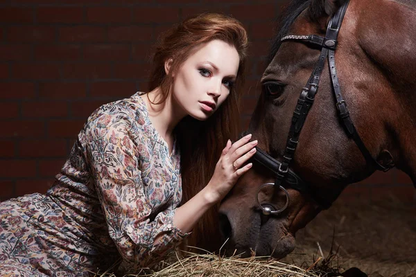 Sensual girl and horse in haysloft — Stock Photo, Image