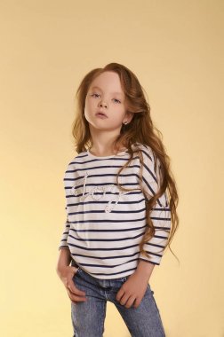 küçük kız kot pantolon moda