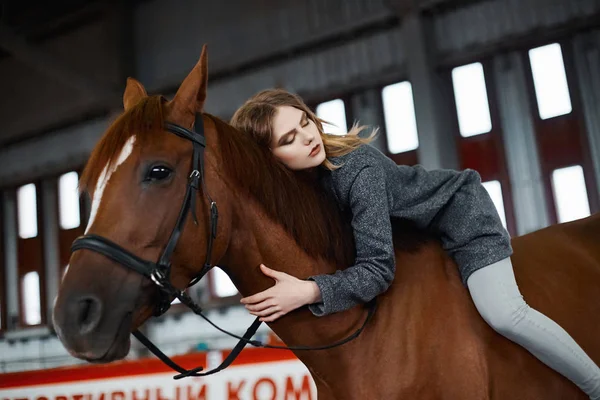 Beauty young woman astride a horse — Stock Photo, Image