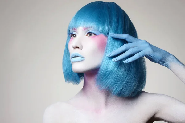 Hermosa Chica Con Pelo Azul Manos Maquillaje Arte Hada Belleza —  Fotos de Stock