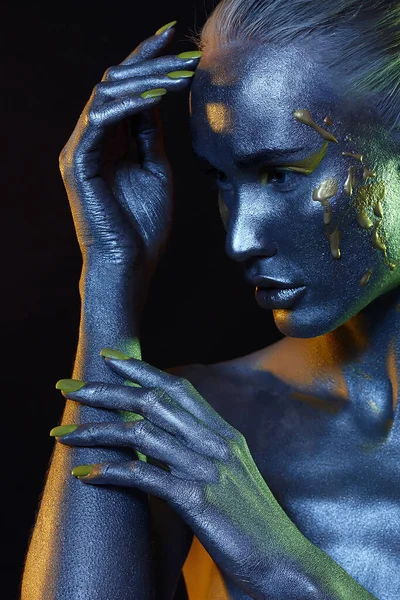 Μπλε Γυναίκα Όμορφο Κορίτσι Μπογιά Πορτραίτο Τέχνης Μπλε Και Πράσινο — Φωτογραφία Αρχείου