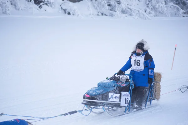 Jennifer Campeau başlar aşağı iz.