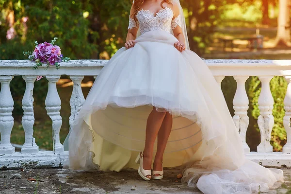 Imagem de close-up do vestido de noiva. Dia do casamento — Fotografia de Stock