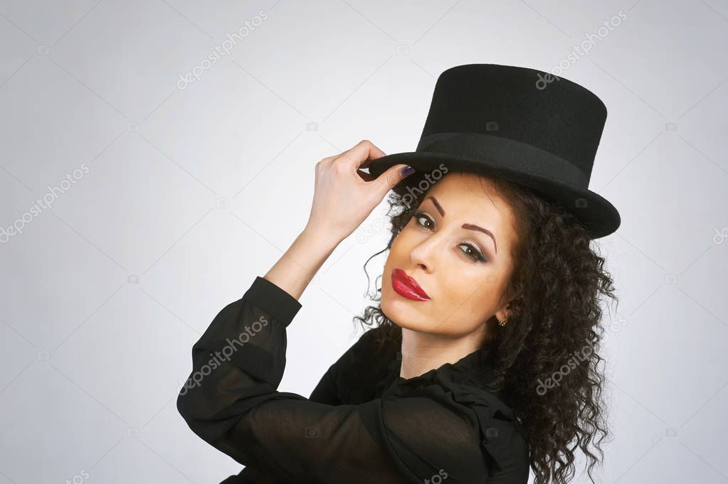 Beautiful woman in hat. Retro fashion. 