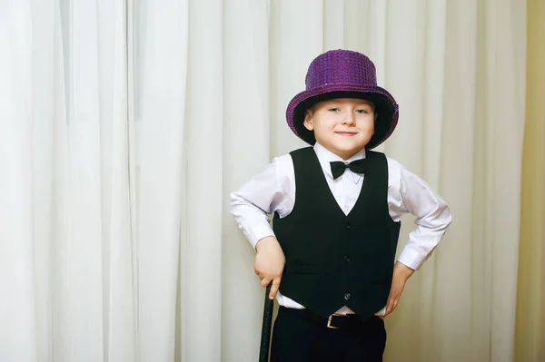 一个小男孩的帽子缸 — 图库照片