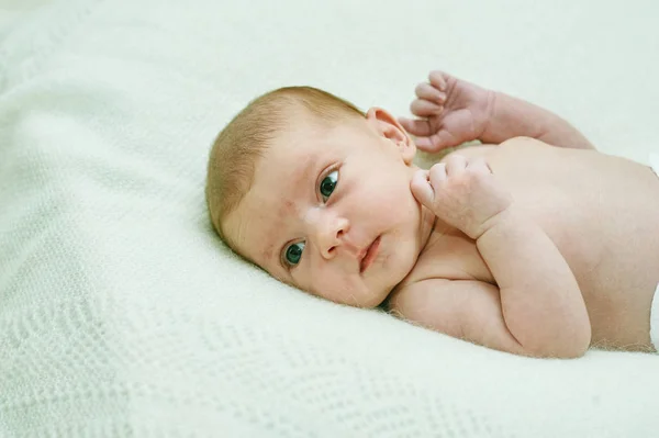 Portret van een pasgeboren meisje. Slapen, close-up — Stockfoto