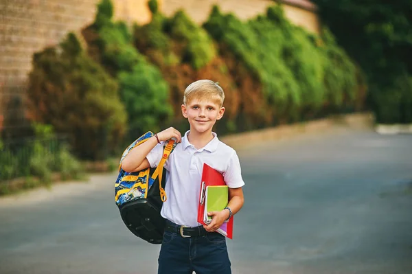 Portrait of a schoolboy on the street with a backpack and notebooks — Stock Photo, Image