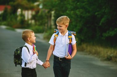 Erkek arkadaşlar eğlenmeye