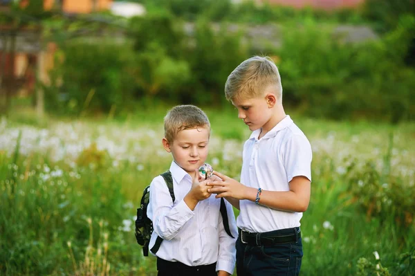 Freunde der Jungen haben Spaß — Stockfoto