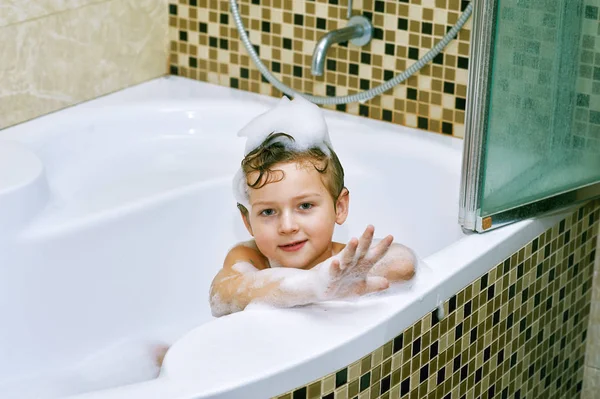 The boy takes a bath . Hygiene and body care — Stock Photo, Image