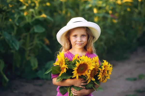 Portrait of a girl with a bouquet of sunflowers . — Stock Photo, Image