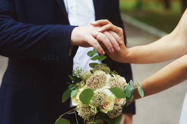 Elele, closeup Düğün çifti .