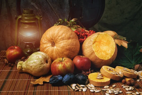 Kabaklar meyve ile sonbahar natürmort