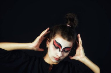 Kız lüks makyaj ile stüdyo portresi 