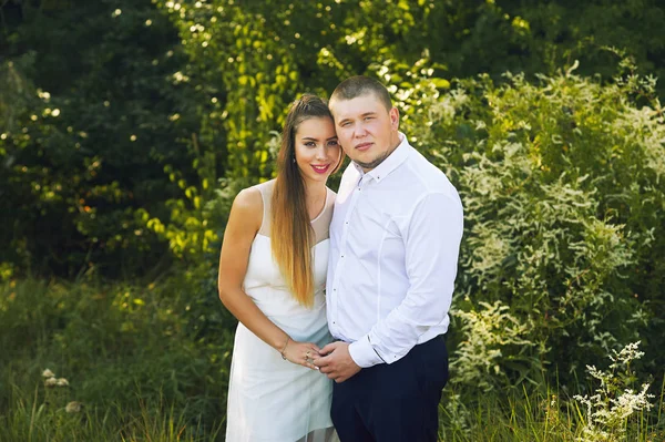 Parkta güzel bir çift..