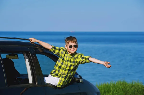 Child Looks Out Car Window Gay Boy Enjoys Trip Sea — Stock Photo, Image
