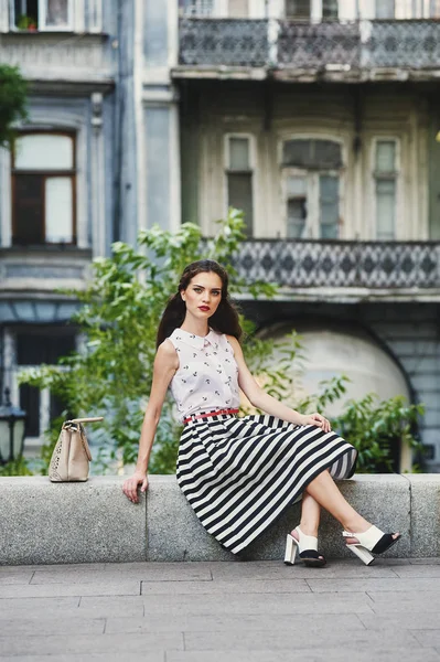 Junge Stilvolle Mädchen Der Stadt Mode Und Schönheit — Stockfoto