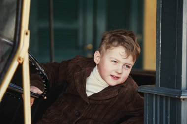 direksiyonuna güzel çocuk