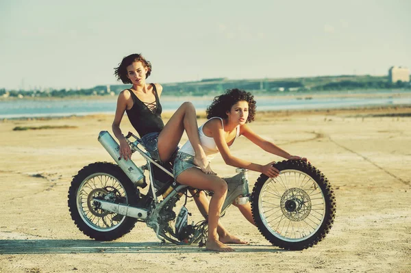 Two Young Women Have Fun Playing Disassembled Motorcycle Funny Sexy — Stock Photo, Image