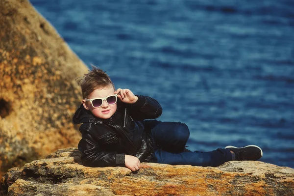 Niño Playa Hermoso Bebé Posando Primavera Playa — Foto de Stock