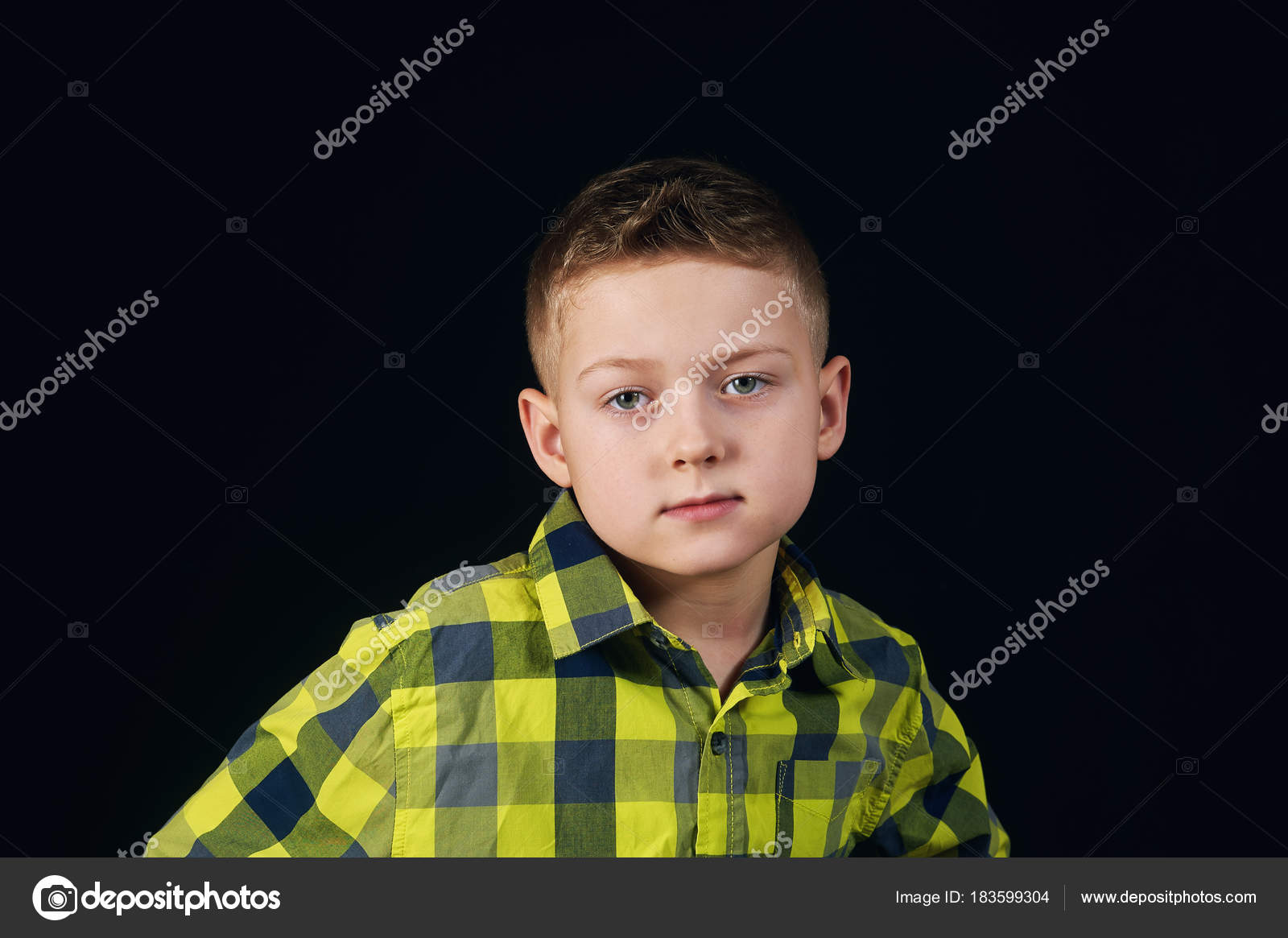 гей мальчик Мальчик Гей Темном Фоне — Стоковое фото © fisher05 #183599304