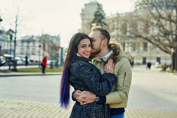 Mladý Zamilovaný Pár Městě — Stock fotografie