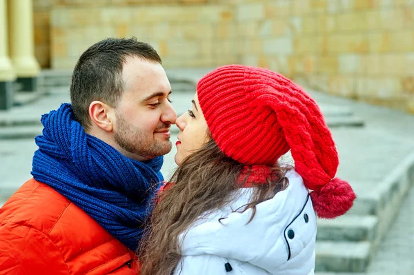 Casal Jovem Apaixonado Por Uma Caminhada Jovens Num Encontro — Fotografia de Stock