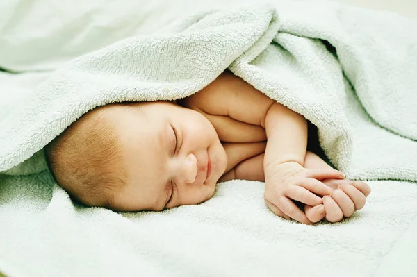 Bebé Recém Nascido Dormir Menina Recém Nascida — Fotografia de Stock