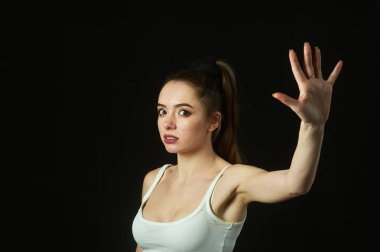 Bir el jest son kıza gösterir