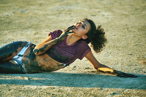 Çamur banyosu kız yapsın. Güzellik bakımı Spa Resort